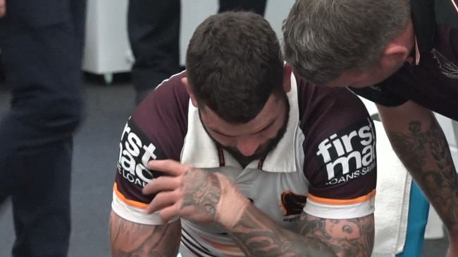 Heartbreaking scenes from the sheds at halftime. photo: Fox Sports