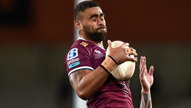 DUNEDIN, NEW ZEALAND - MAY 14: Lukhan Salakaia-Loto of the Reds collects the ball from a lineout during the round one Super Rugby Trans-Tasman match between the Highlanders and the Queensland Reds at Forsyth Barr Stadium on May 14, 2021 in Dunedin, New Zealand. (Photo by Joe Allison/Getty Images)