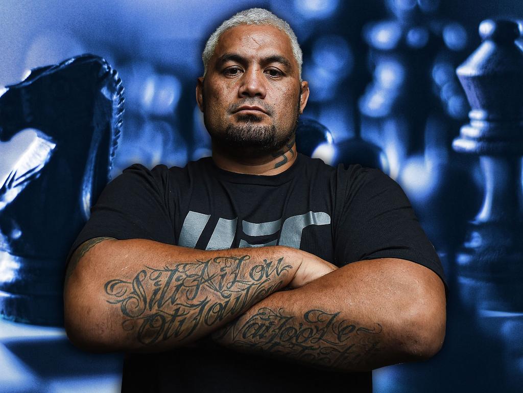 Mark Hunt's Blonde Hair: A Tribute to the "Super Samoan's" Signature Look - wide 6