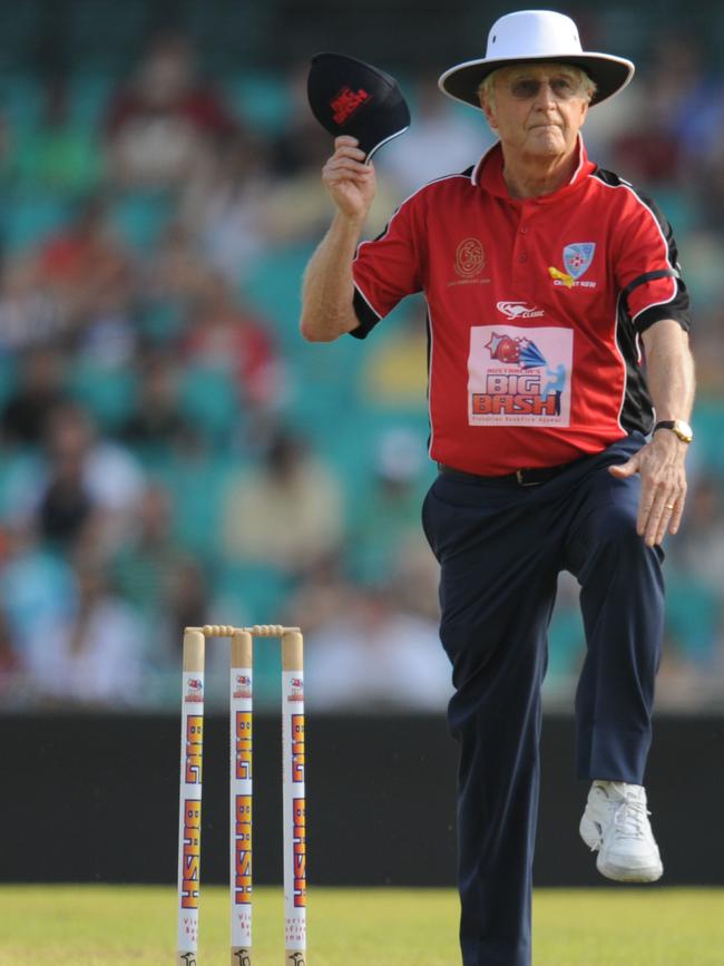 Michael Parkinson filling the role of umpire during the Big Bash Twenty 20 Victorian Bushfire Appeal cricket match at the SCG in 2009.