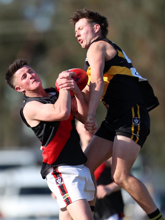 Wy Yung’s Tom Betts arrives late to spoil Boisdale-Briagolong’s Tom Jolly.