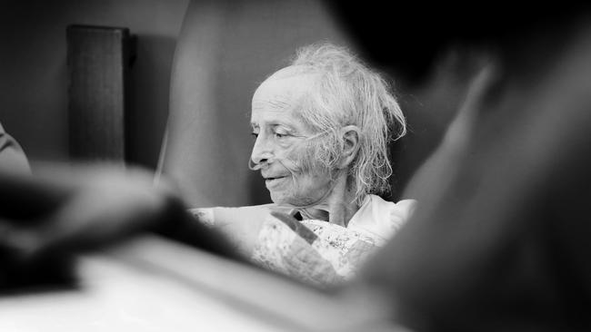 Photographer spends a day at Mt Druitt Hospital palliative care unit ...