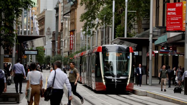 Almost six in 10 (59 per cent) white collar workers have returned to the Sydney CBD through April. Picture: NCA NewsWire / Damian Shaw