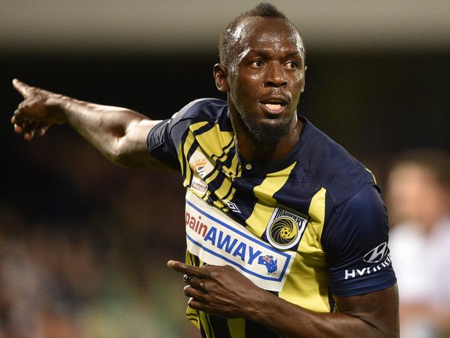 TOPSHOT - Olympic sprinter Usain Bolt celebrates scoring a goal for A-League football club Central Coast Mariners in his first competitive start for the club against Macarthur South West United in Sydney on October 12, 2018. (Photo by PETER PARKS / AFP) / -- IMAGE RESTRICTED TO EDITORIAL USE - STRICTLY NO COMMERCIAL USE --