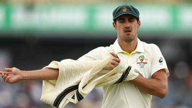 Mitchell Starc has been scratched from the Boxing Day Test after failing to recover form his bruised heel in time.
