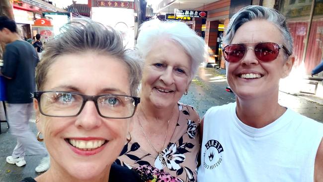 Melinda Matthews, pictured with sister Leanne Holloway and mum, Robyn Matthews, became an organ donor when she died suddenly after suffering an intracranial haemorrhage.