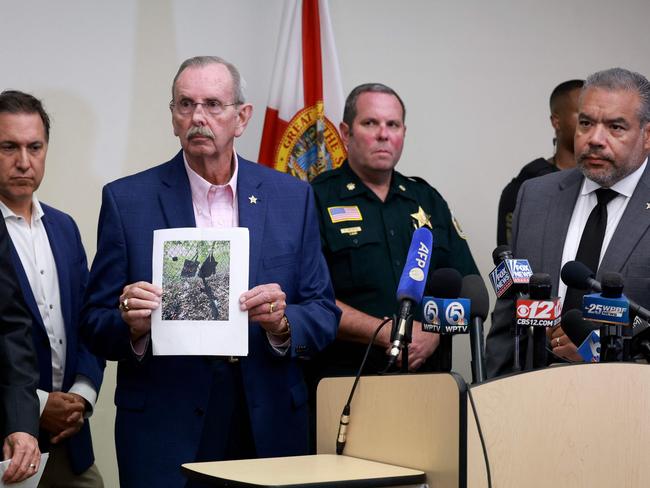 WEST PALM BEACH, FLORIDA - SEPTEMBER 15: Palm Beach County Sheriff Ric Bradshaw, holds a photograph of the rifle and other items found near where a suspect was discovered as he stands with Rafael Barros (R), special agent in charge of the US Secret Service's Miami field office during a press conference regarding an apparent assassination attempt of former President Donald Trump on September 15, 2024 in West Palm Beach, Florida. The FBI and U.S. Secret Service, along with the Palm Beach County Sheriff's office, are investigating the incident, which the FBI said "appears to be an attempted assassination of former President Trump' while he was golfing at Trump International Golf Club.   Joe Raedle/Getty Images/AFP (Photo by JOE RAEDLE / GETTY IMAGES NORTH AMERICA / Getty Images via AFP)