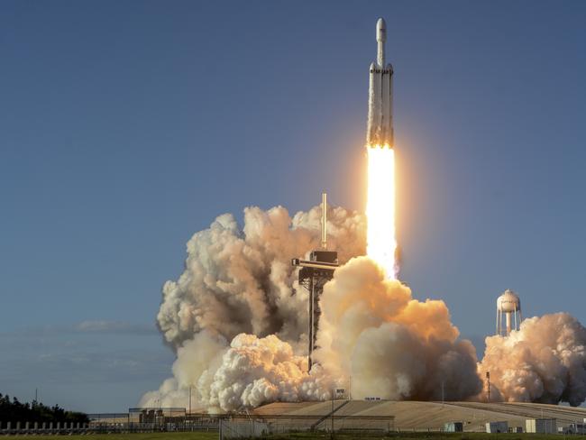 A SpaceX Falcon Heavy rocket carrying a communication satellite lifts off from pad 39A at the Kennedy Space Center in Cape Canaveral, Fla., Thursday, April 11, 2019. (Craig Bailey/Florida Today via AP)