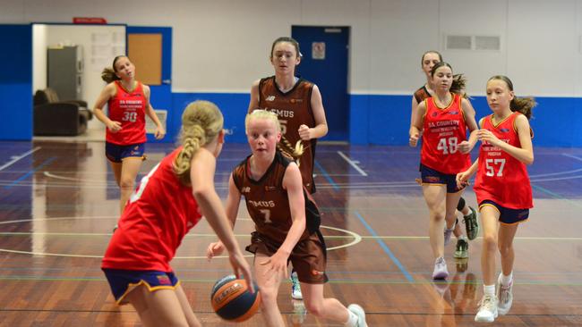 Action from the Day 1 at the 2025 Australian Country Junior Basketball Cup. Picture: Tony Long.