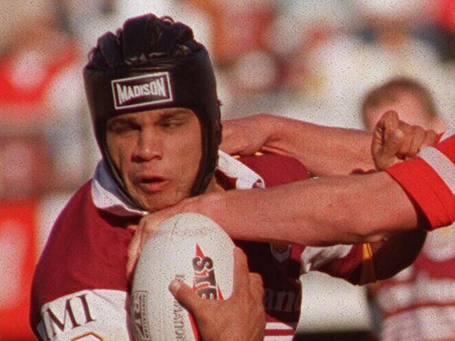 Steve Renouf (ball), Brisbane v Illawarra, Winfield Cup 1995. Pic Ex Brisbane           Sport / Rugby League / Action