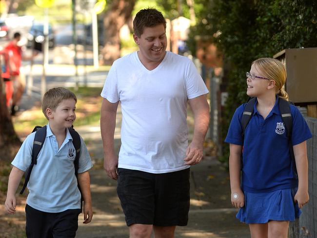 Pictures for story about Mosman Council motion to encourage and facilitate children to use active transport to get to school (e.g. walking, cycling, scootering). Pictured: Paul Evans walking his children Bennett ,7, and Jazmin ,9. to Mosman Public School. Picture: ELENOR TEDENBORG