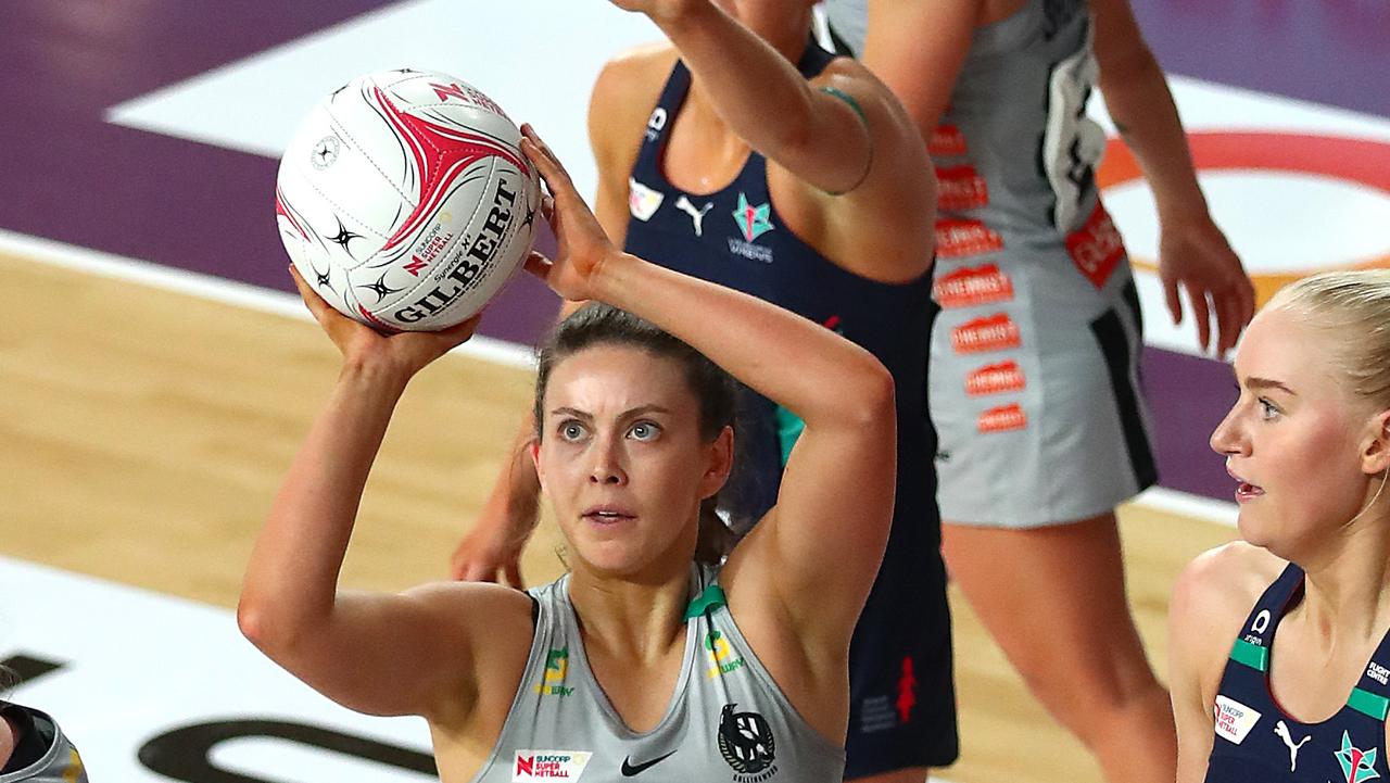 Gabrielle Sinclair of the Magpies attempts a super shot. Picture: Jono Searle/Getty Images