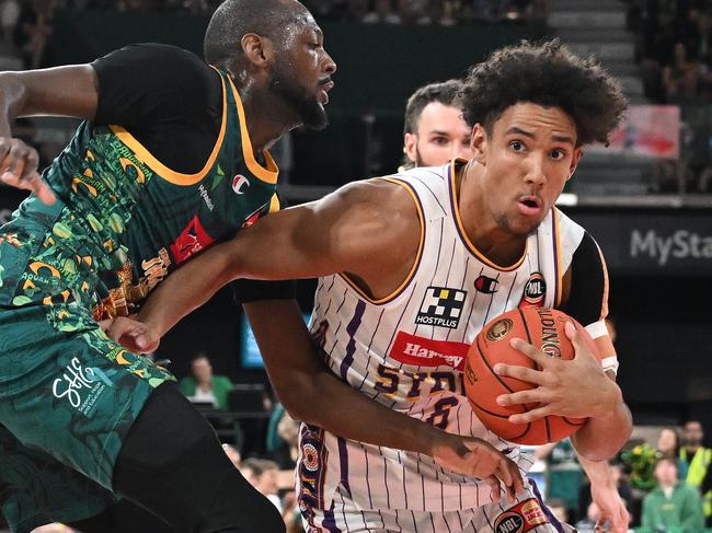 HOBART, AUSTRALIA - DECEMBER 17: Jaylin Galloway of the Kings drives to the basket during the round 11 NBL match between Tasmania Jackjumpers and Sydney Kings at MyState Bank Arena, on December 17, 2023, in Hobart, Australia. (Photo by Steve Bell/Getty Images)