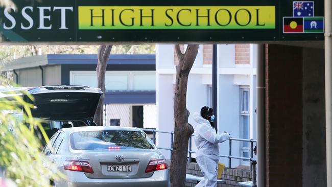 Teams move in to deep clean Morisset High School. Picture: NCA NewsWire / Peter Lorimer