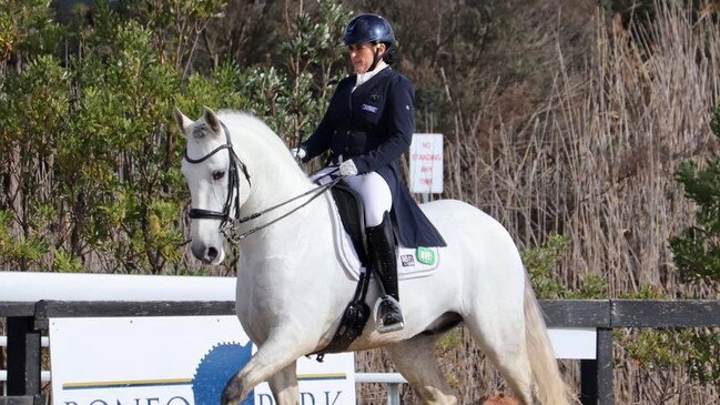 Karen Horsell competing on her horse