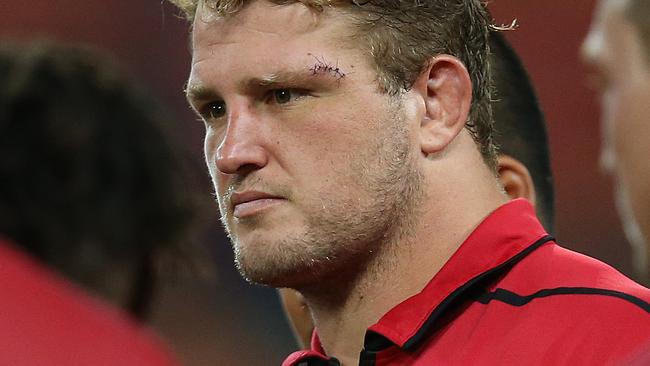 Reds captain James Slipper speaks to his team after the round 10 Super Rugby game between the Queensland Reds and the Chiefs at Suncorp Stadium in Brisbane, Saturday, April 21, 2018. (AAP Image/Jono Searle) NO ARCHIVING, EDITORIAL USE ONLY