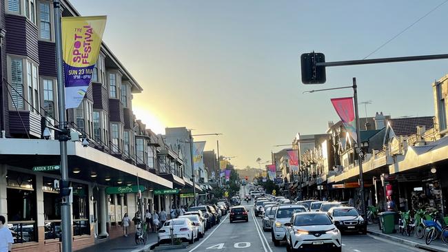 Coogee Bay Rd hosts several busy restaurants.