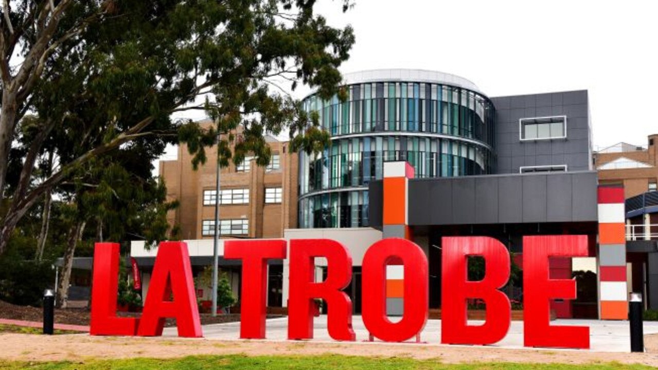 The wedding proposal happened at LaTrobe University‘s graduation.