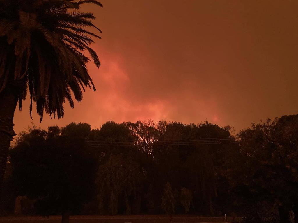 Dimboola residents have been told to take shelter as an out-of-control bushfire rages. Picture: Facebook