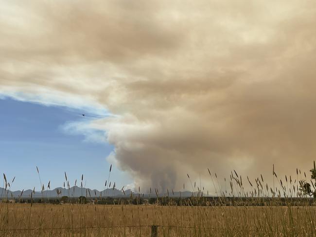 Grampians Fire Smoke now reaches over parts of the Glenelg Highway south of the blaze.