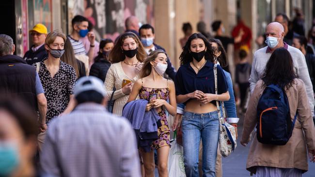 Experts recommend masks continue to be worn in retail. Picture: Paul Jeffers