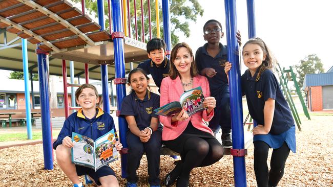 Education Minister Susan Close with Dernancourt School students (AAP Image/ Keryn Stevens)