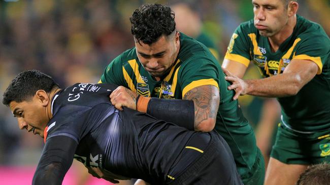 Andrew Fifita tackles Jason Taumalolo.