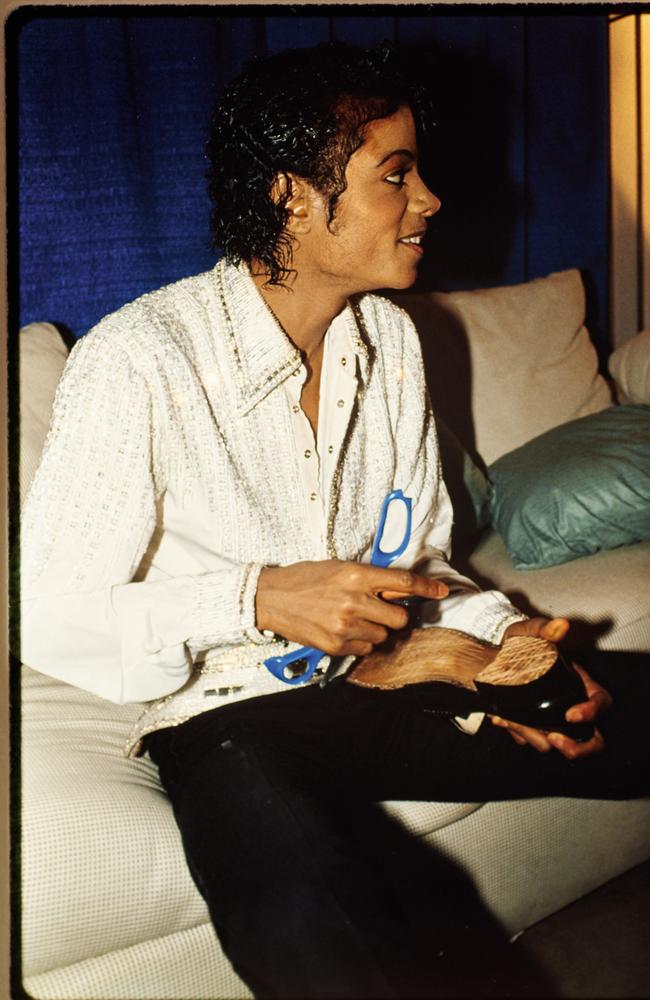 Michael Jackson fixing his shoe backstage on The Victory tour. Picture: Dan Gottesman/ Jacksons Entertainment