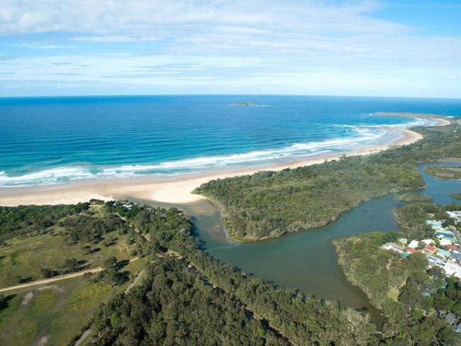 Aerials from westpac chopper Woolgoolga to  Coffs Harbour, Hearnes lake. Photo Trevor Veale / Coffs Coast Advocate