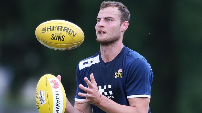 Jarrod Witts juggles the footy. Picture: Nigel Hallett