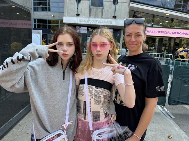Emilee, Jaide and Anna Folkers