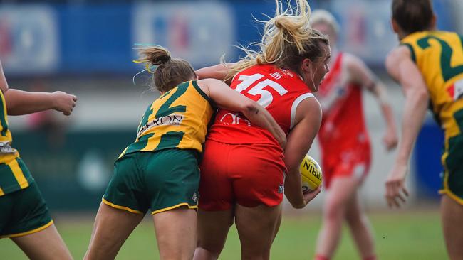 Waratah vs PINT in the 2022-23 NTFL womenÃ&#149;s grand final. Picture: PEMA TAMANG Pakhrin