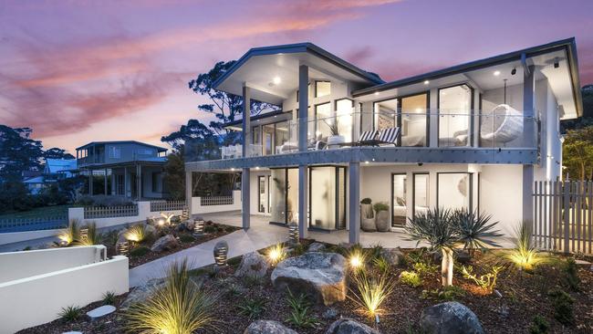 Mimosa Lodge at Hyams Beach was passed in.