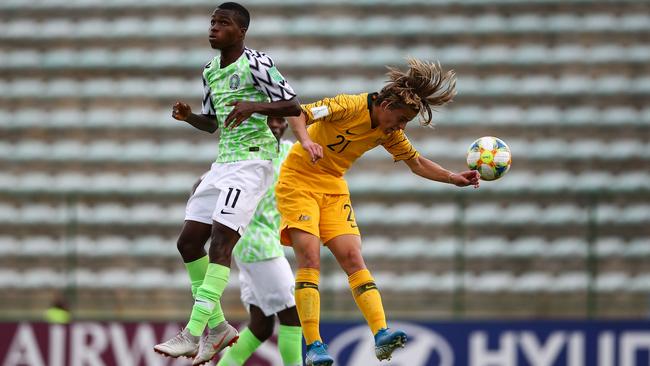 Cameron Peupion of Australia struggles for the ball with Quadri Edun of Nigeria during the FIFA U-17 Men's World Cup (Photo by Buda Mendes - FIFA/FIFA via Getty Images)