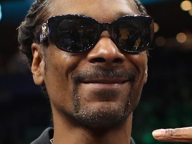 BOSTON, MASSACHUSETTS - JANUARY 20: Rapper Snoop Dogg courtside before the game between the Boston Celtics and the Los Angeles Lakers  at TD Garden on January 20, 2020 in Boston, Massachusetts. (Photo by Maddie Meyer/Getty Images)