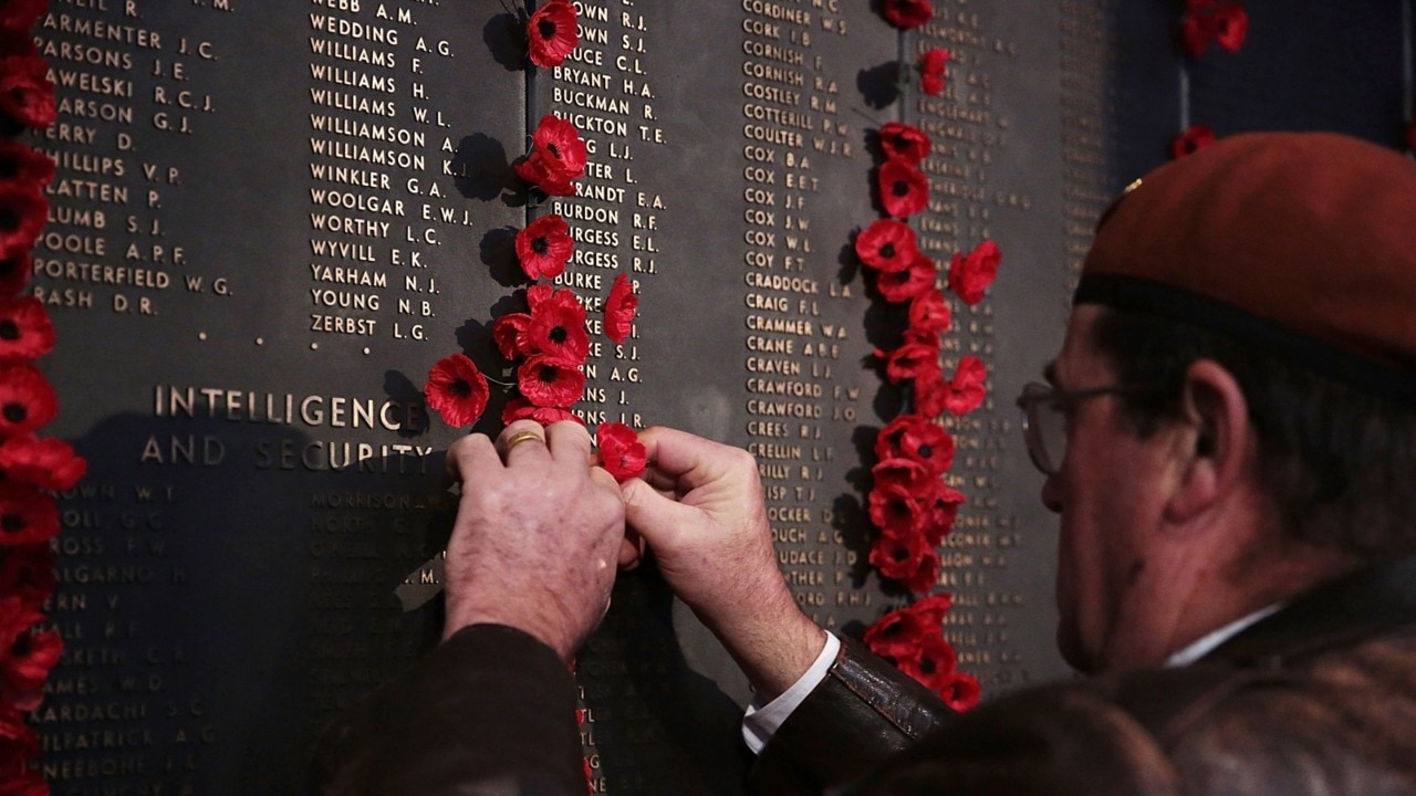 Tens of thousands honour the Anzacs in Canberra and Wellington