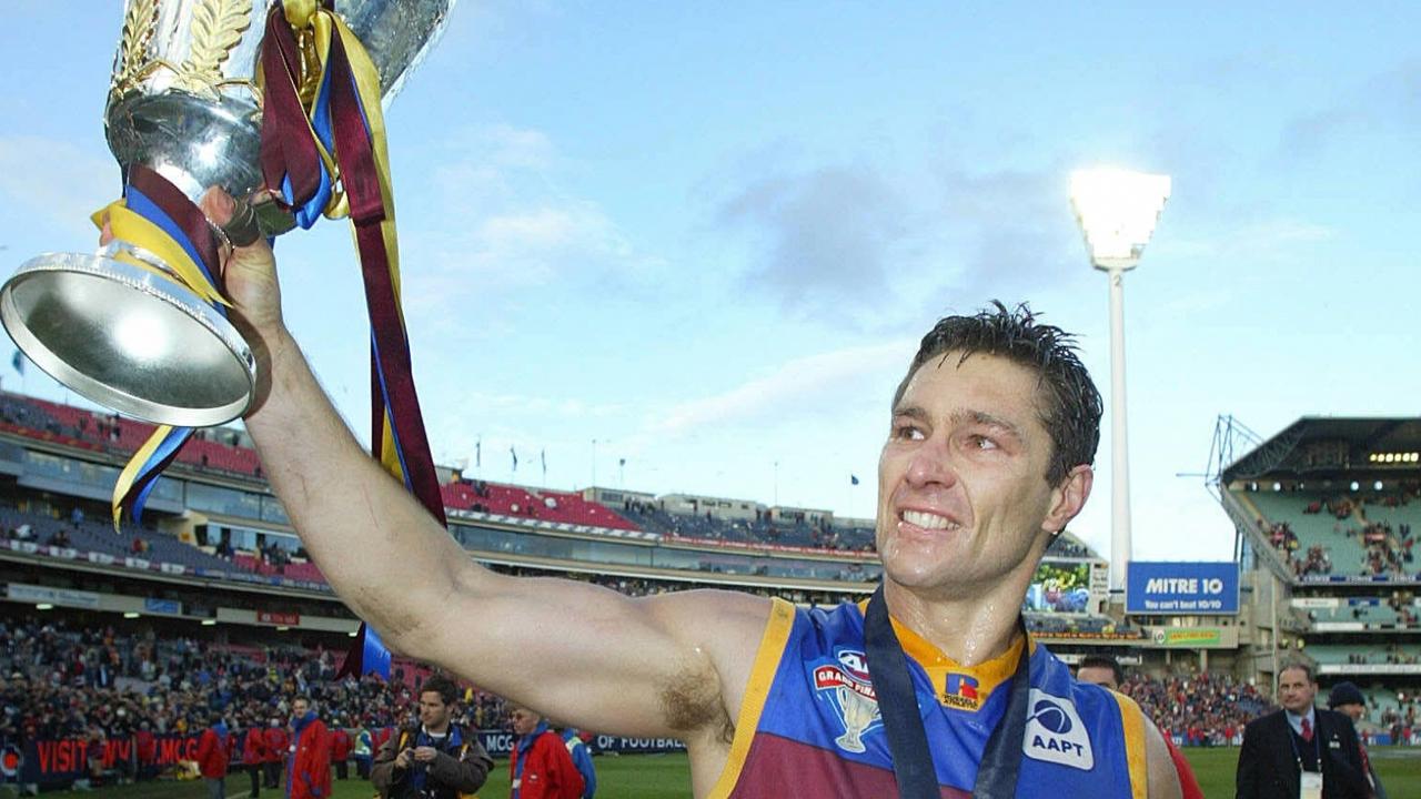 Alastair Lynch holds the 2003 premiership cup aloft.