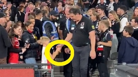 Ross Lyon casually handing our corn chip packets. Photo: Twitter, St Kilda FC.