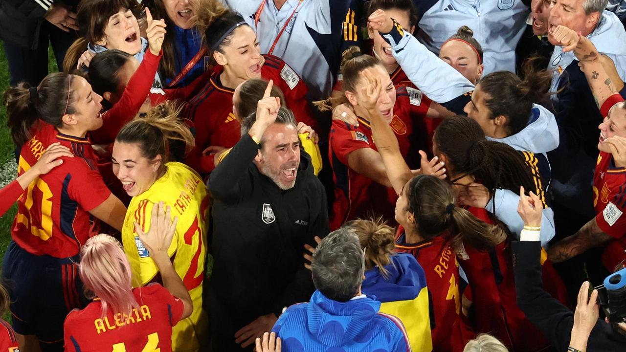 Spain's head coach Jorge Vilda celebrates in the middle of his playing group. (Photo by DAVID GRAY / AFP)