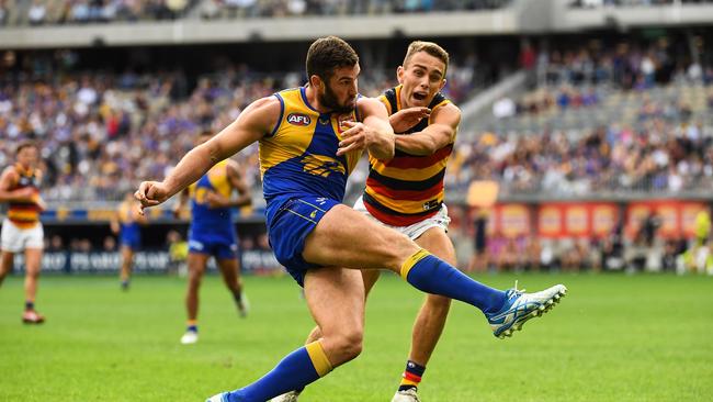 PERTH, AUSTRALIA – MAY 16: Jack Darling of the Eagles snaps a kick on goal during the 2021 AFL Round 09 match between the West Coast Eagles and the Adelaide Crows at Optus Stadium on May 16, 2021 in Perth, Australia. (Photo by Daniel Carson/AFL Photos via Getty Images)