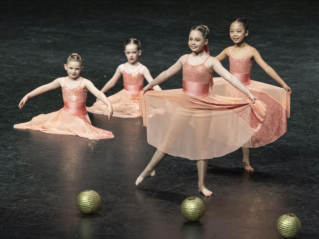 Ashfield Ballet School. 8 years or under Neo-Classical/Slow Modern group. The 76th City of Toowoomba Eisteddfod. Friday, August 5, 2022. Picture: Nev Madsen.