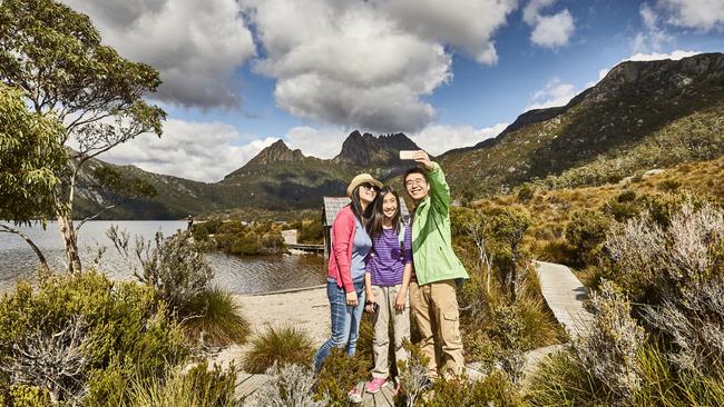 Located at the northern end of the Cradle Mountain – Lake St Clair National Park, Cradle Mountain is surrounded by smooth glacial lakes, ancient rainforest, and unusual alpine vegetation.