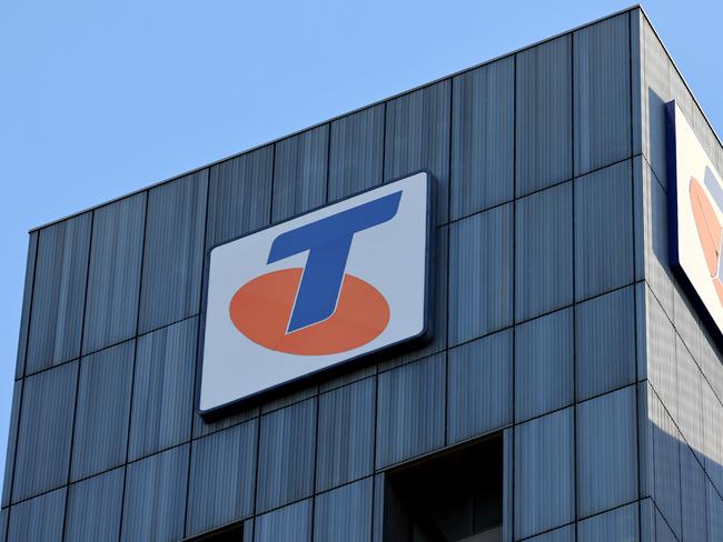 Telstra accused of duping customers