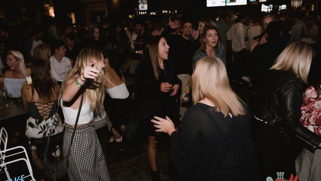 Photos of the Feathers Hotel in Burnside from 2017