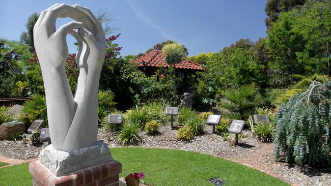 Centennial Park Cemetery, Goodwood Road, Pasadena.