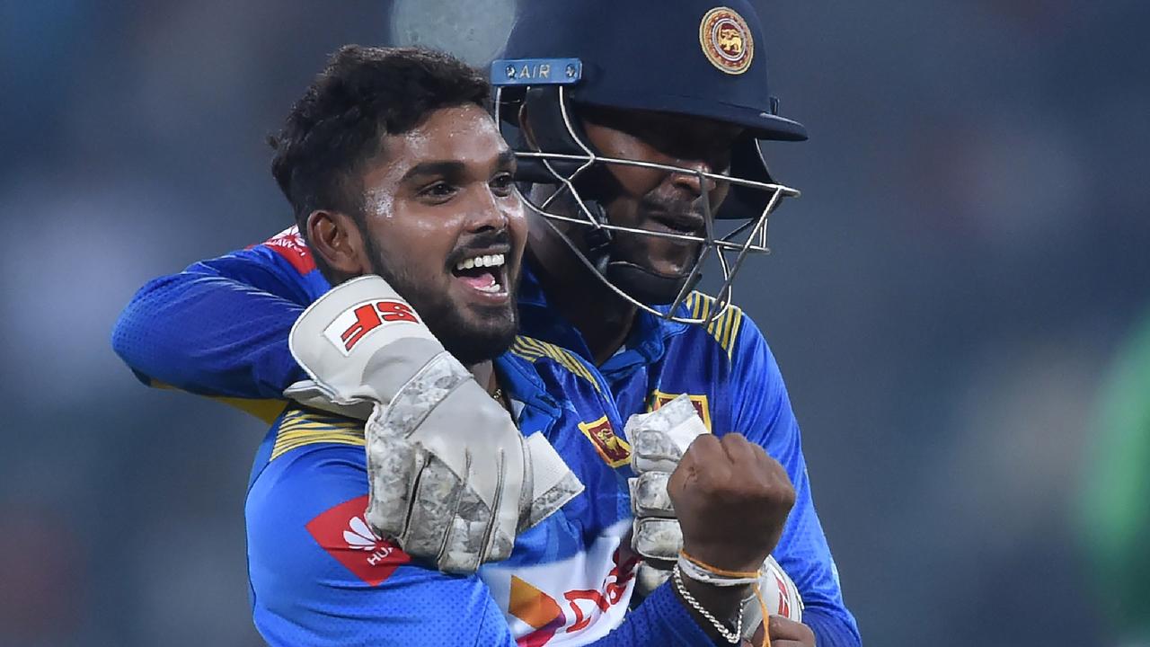 Sri Lanka won the second Twenty20 to take an unassailable lead.