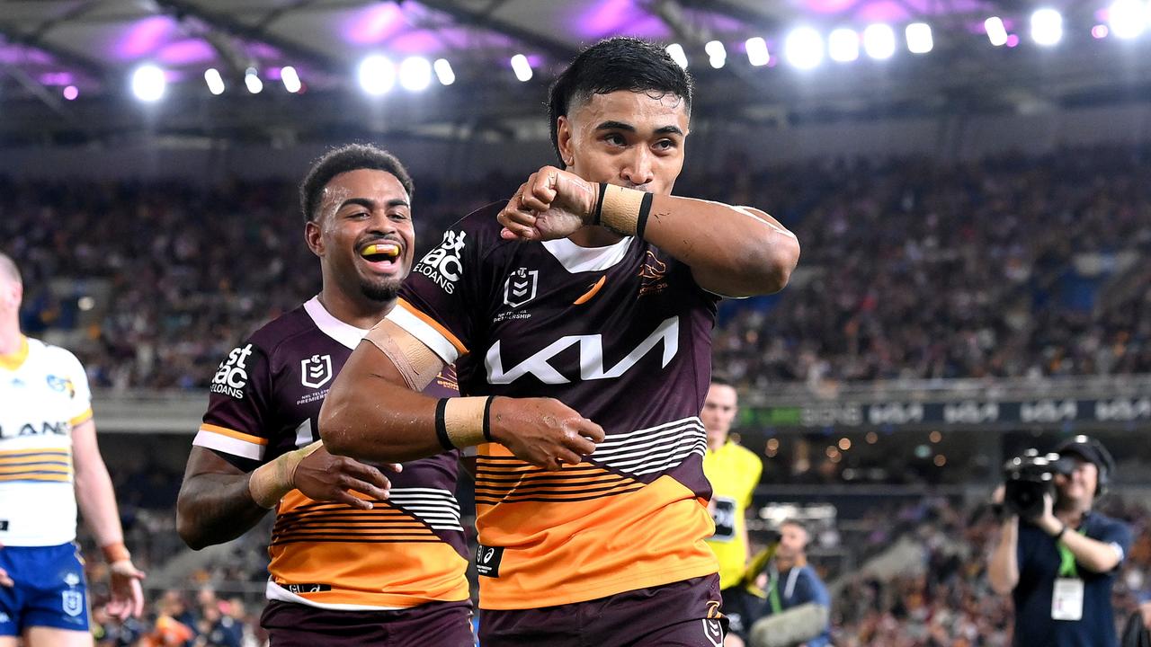 BRISBANE, AUSTRALIA - AUGUST 11: Deine Mariner of the Broncos celebrates after scoring a try during the round 24 NRL match between the Brisbane Broncos and Parramatta Eels at The Gabba on August 11, 2023 in Brisbane, Australia. (Photo by Bradley Kanaris/Getty Images)