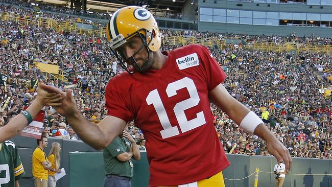 Packers QB Aaron Rodgers shows up for training camp