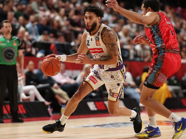 Denzel Valentine drives to the basket during the round six NBL match between Illawarra Hawks and Sydney Kings at WIN Entertainment Centre. Photo: Mark Metcalfe/Getty Images.