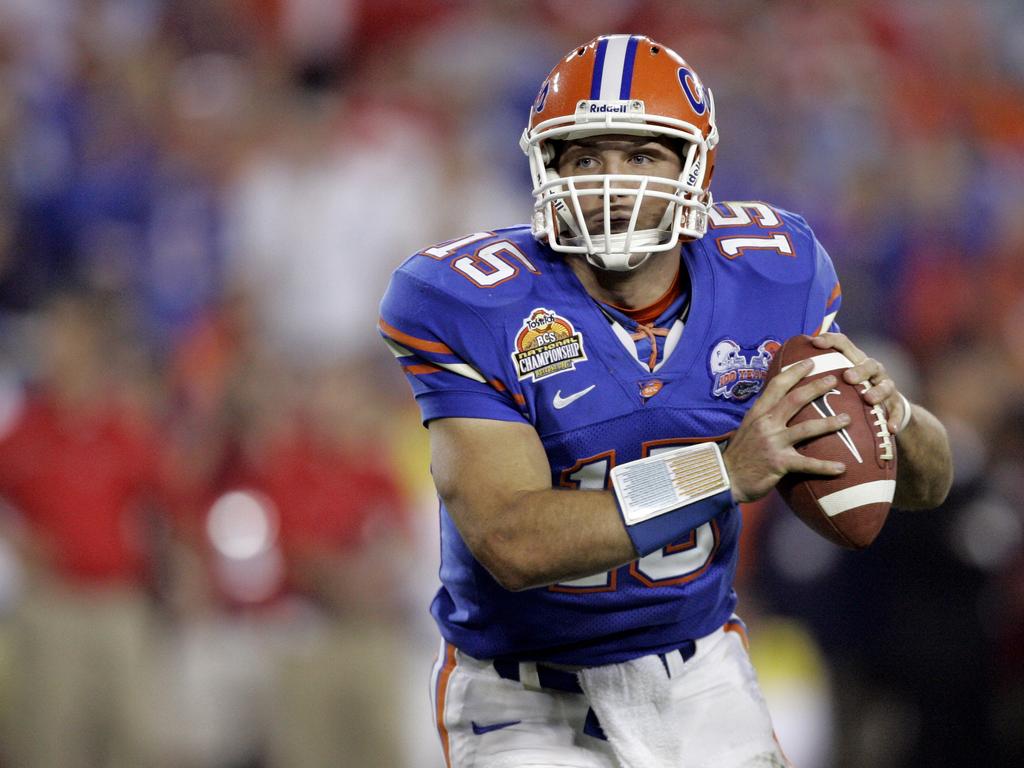 Tim Tebow, Gators legend, signs with Urban Meyer's Jaguars